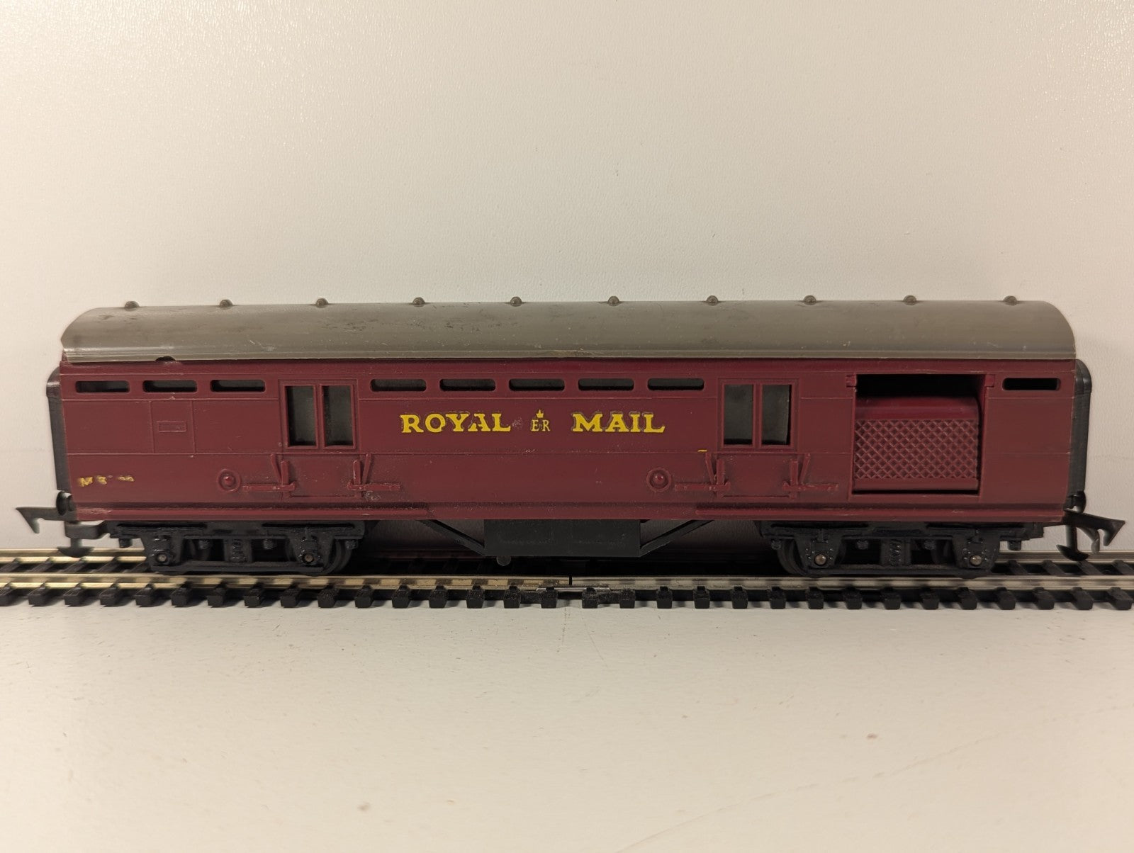 Tri-ang R23 OO Gauge Operating Royal Mail Coach