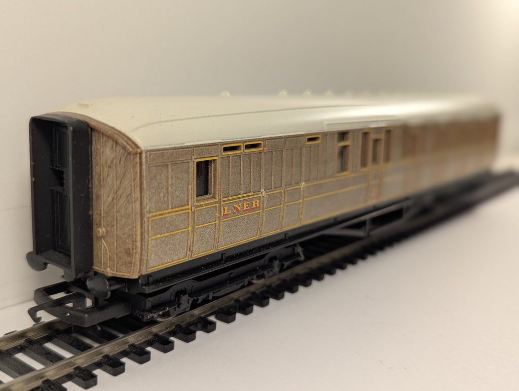 Hornby OO Gauge LNER Teak Brake Third Coach Passenger Coach 4237 R478
