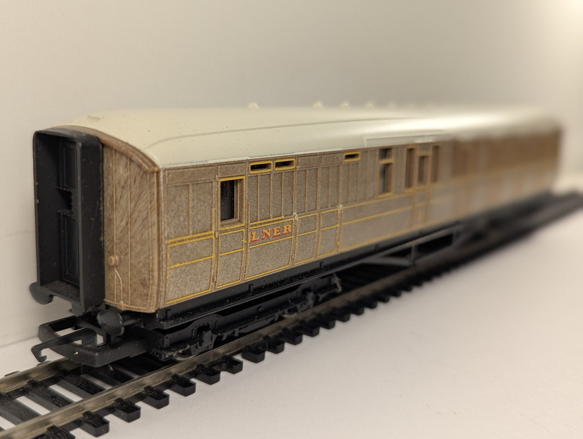 Hornby OO Gauge LNER Teak Brake Third Coach Passenger Coach 4237 R478