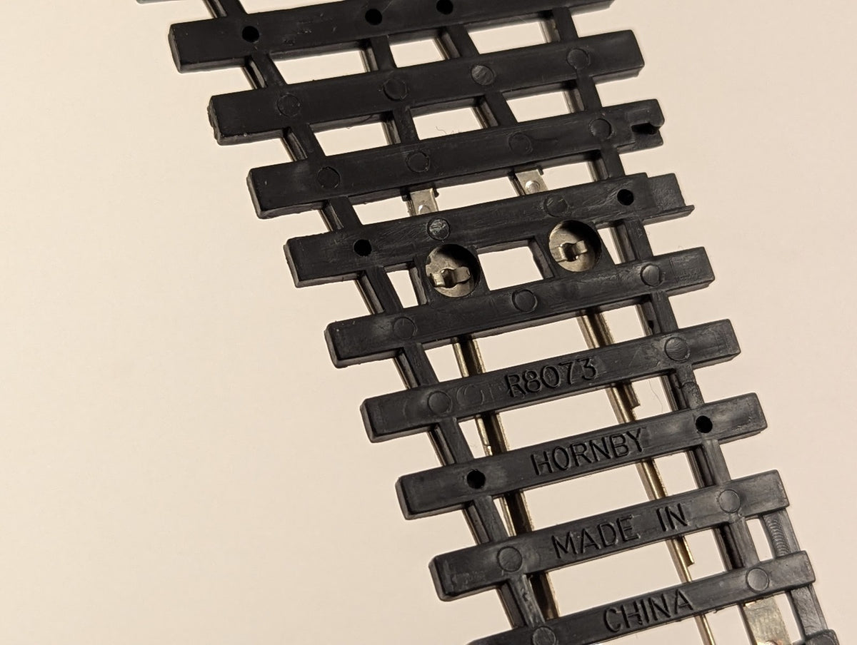 Hornby OO Gauge Right Hand Point Track R8073