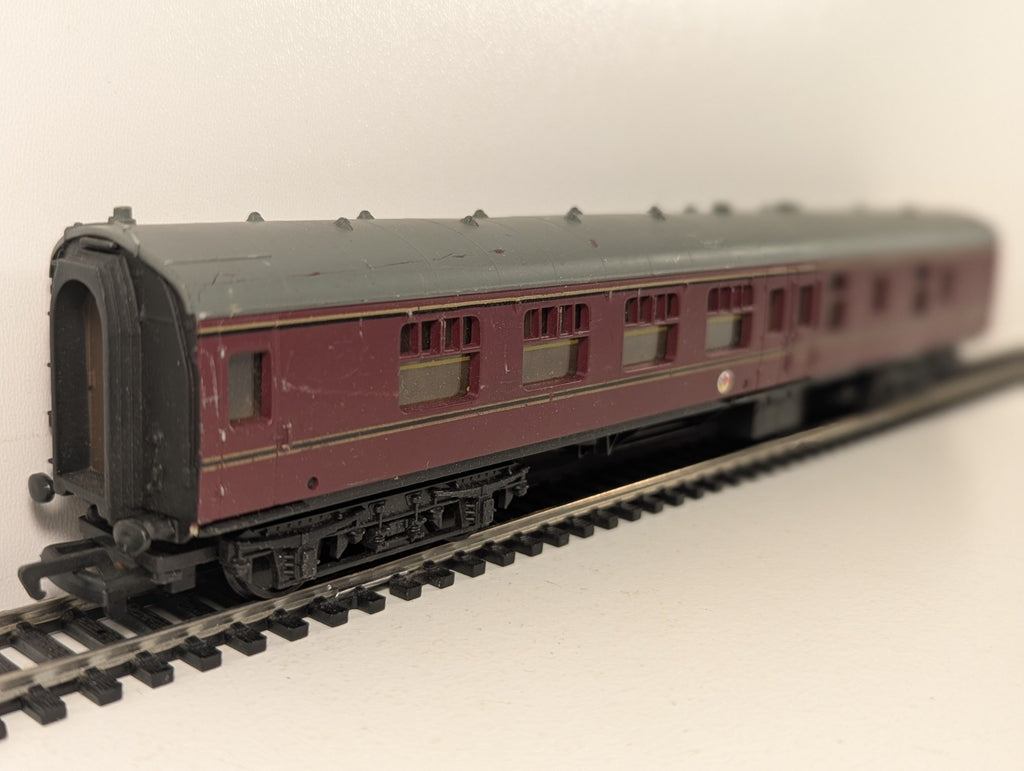 Mainline OO Gauge BR Mk1 Full Brake Coach Maroon