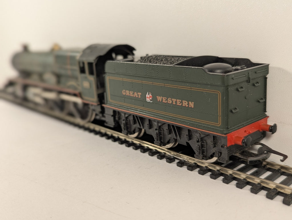 Hornby OO Gauge GWR King Class 4-6-0 'King Henry VIII' Locomotive 6013 GWR Green