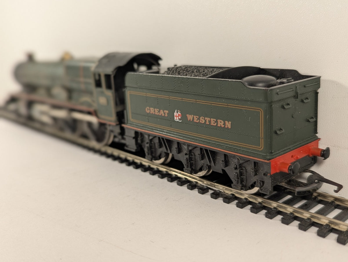 Hornby OO Gauge GWR King Class 4-6-0 'King Henry VIII' Locomotive 6013 GWR Green