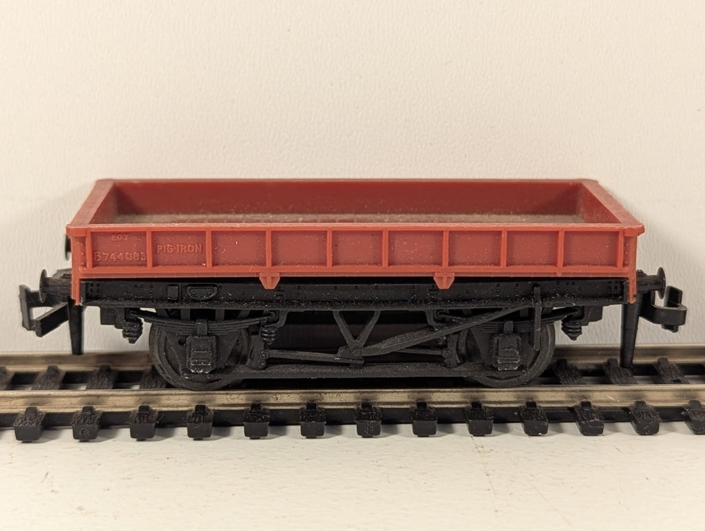 Trix OO Gauge Low-Sided Red Open Wagon