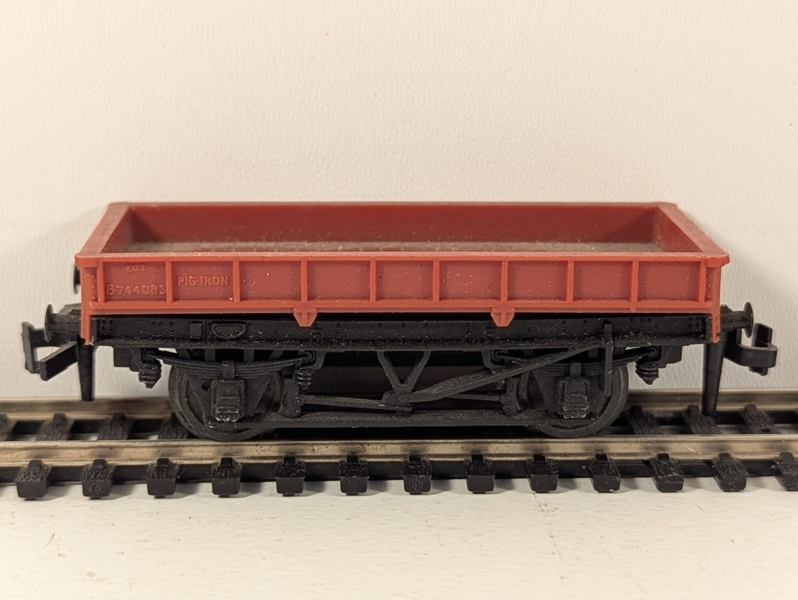 Trix OO Gauge Low-Sided Red Open Wagon