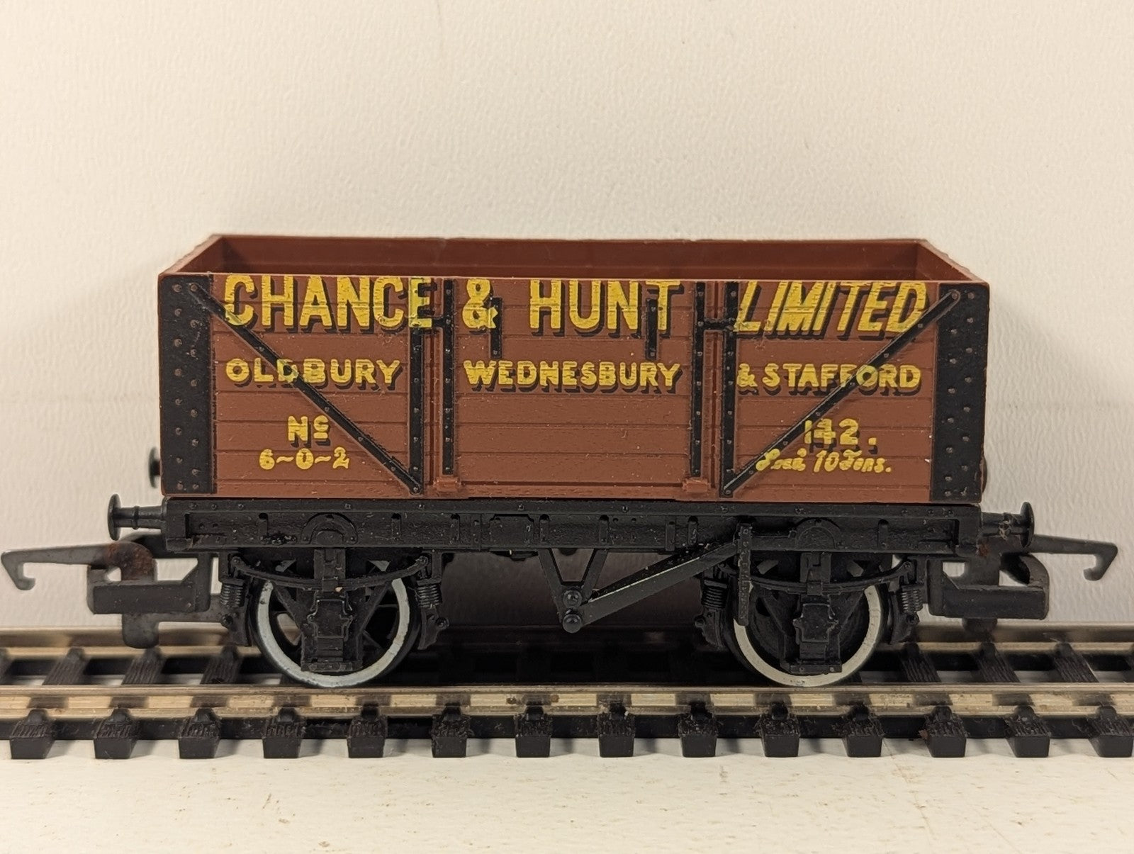 Hornby OO Gauge Chance & Hunt 5-Plank Wagon Goods Wagon 142 R6152
