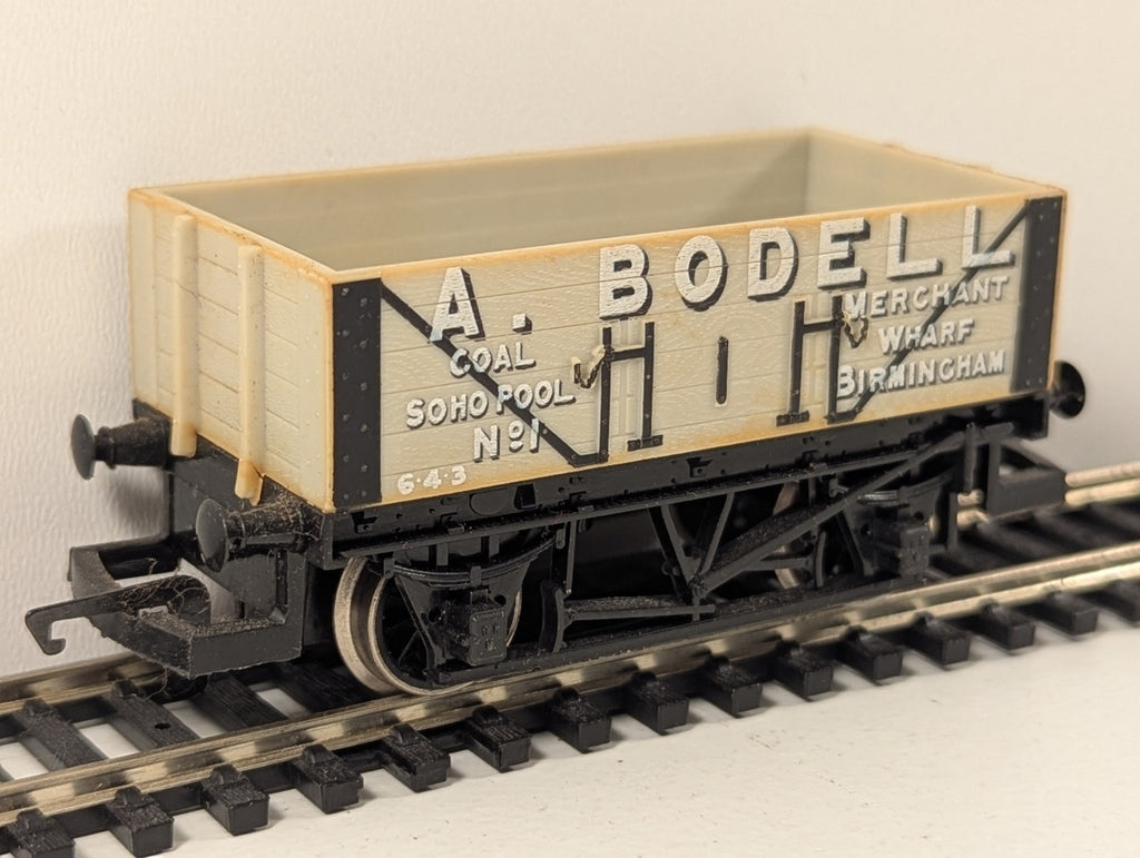 Hornby R012 OO Gauge 5-Plank Open Wagon – A. Bodell