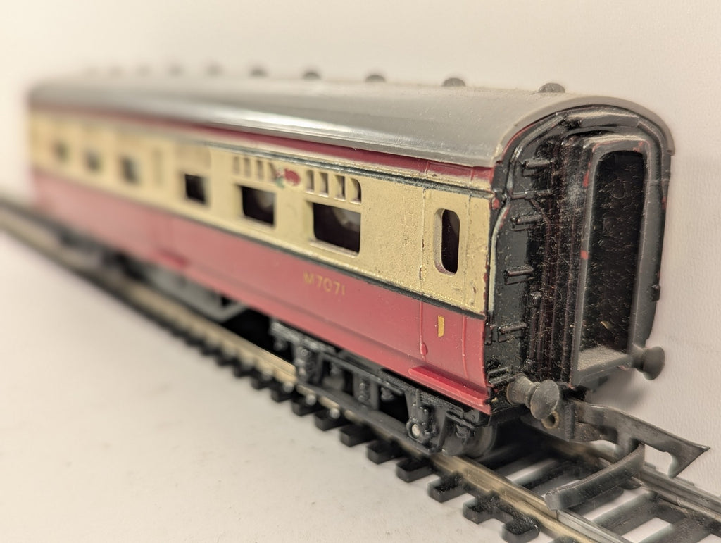 Tri-ang OO Gauge BR Crimson and Cream Short Passenger Coach M7071 R21