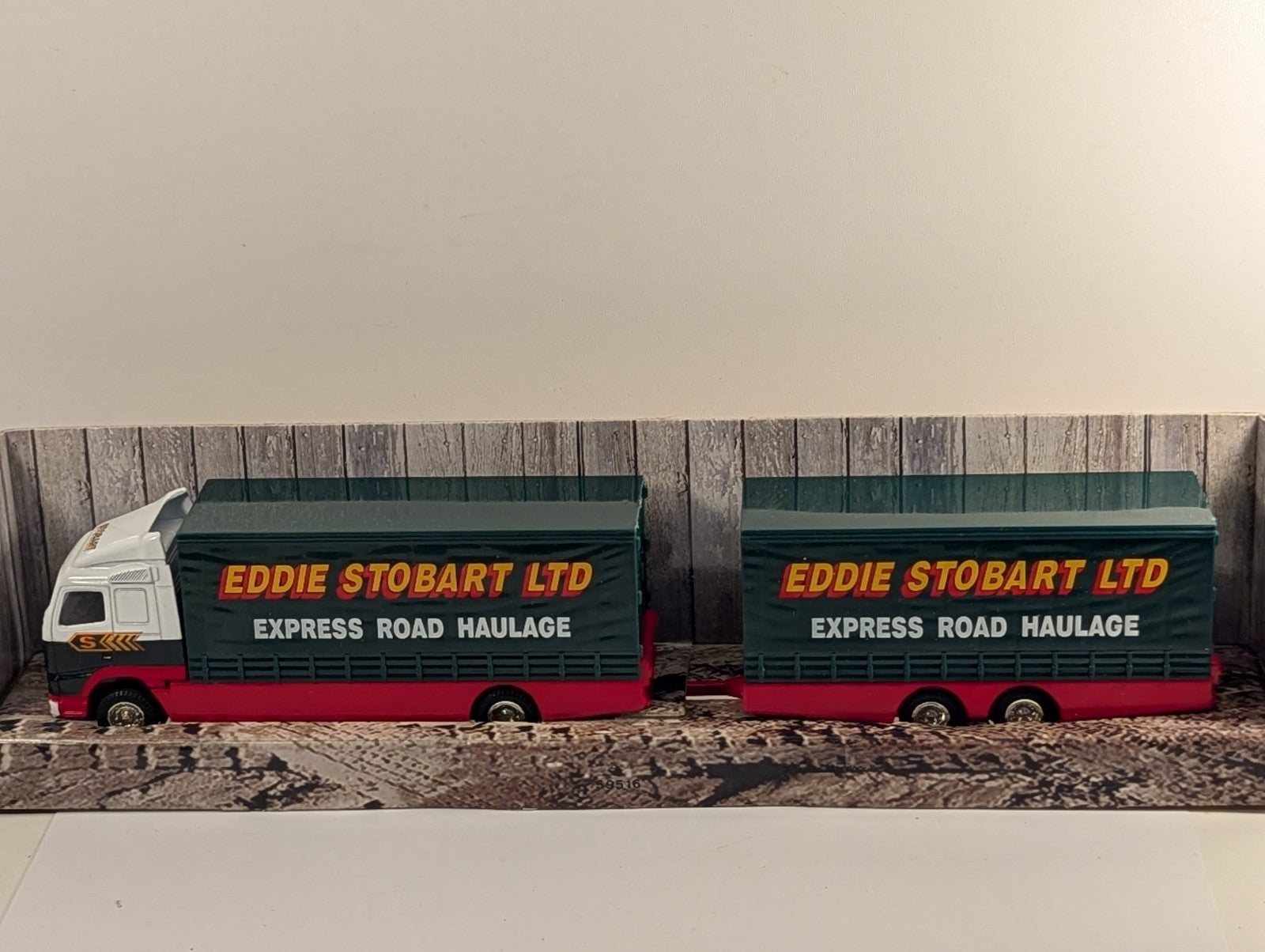 Corgi 59516 Eddie Stobart Volvo Short Wheelbase Lorry with Close Couple Trailer