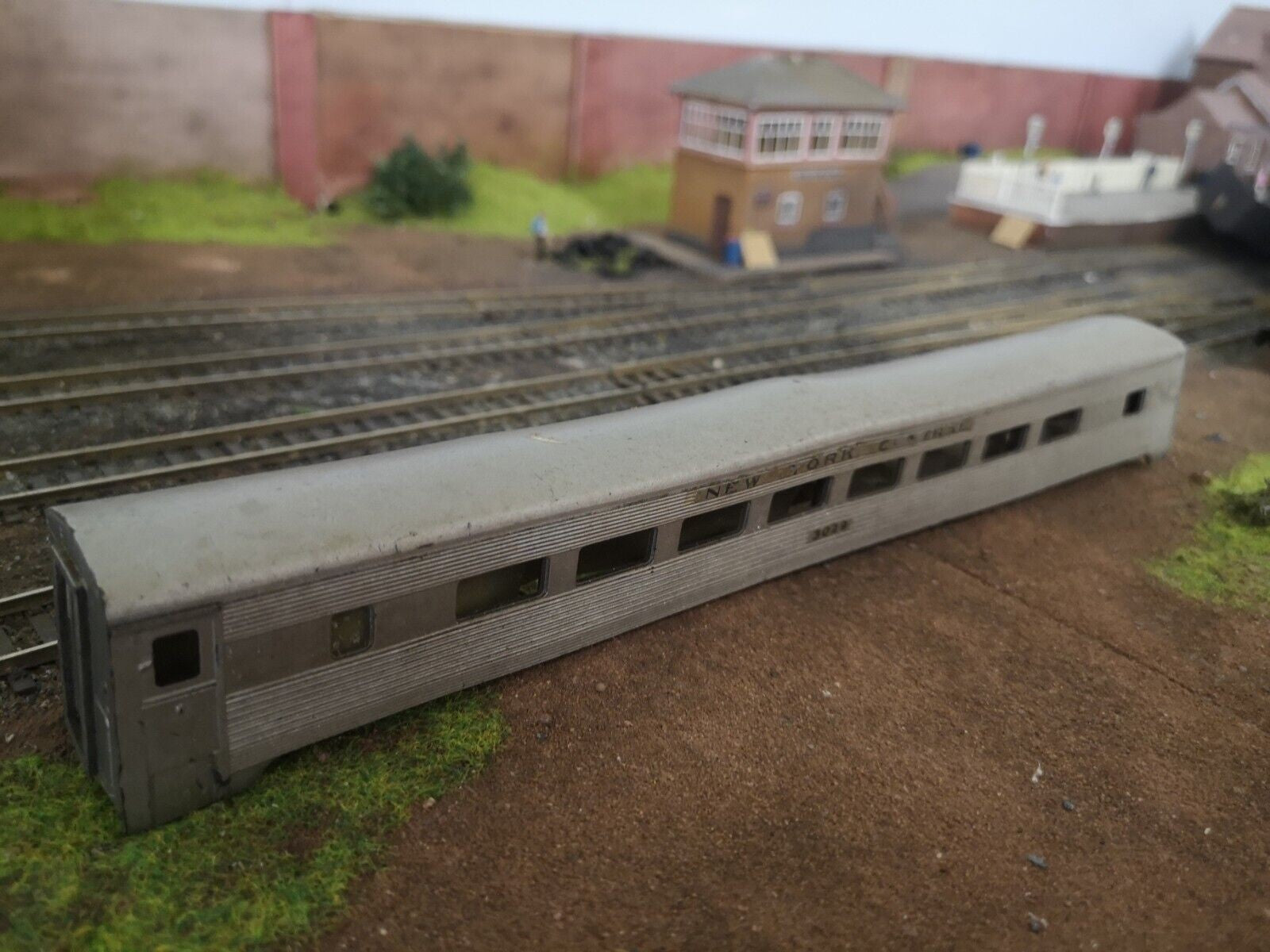 Graham Farish New York Central silver coach No.3029 in Pullman Body