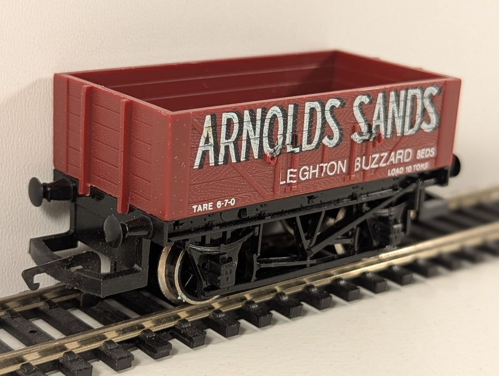 Hornby R097 4-Plank Open Wagon ‘Arnolds Sands’ Livery