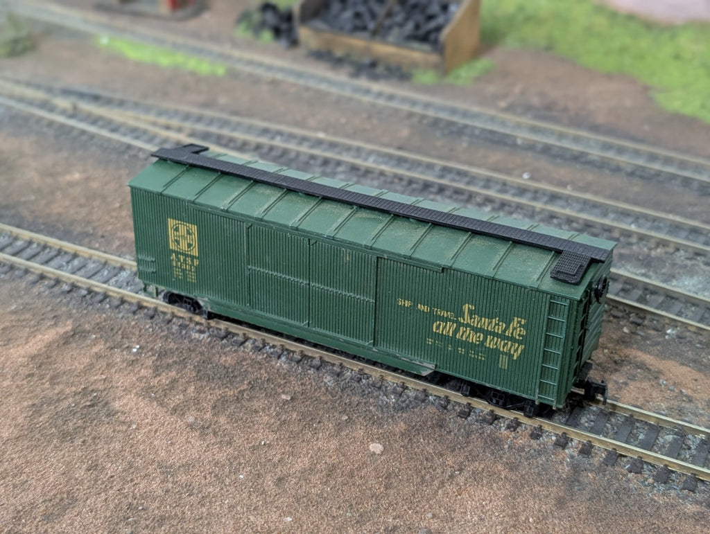 HO Scale AHM 5298 Double Door Box Car Santa Fe All The Way ATSF 67382 Green