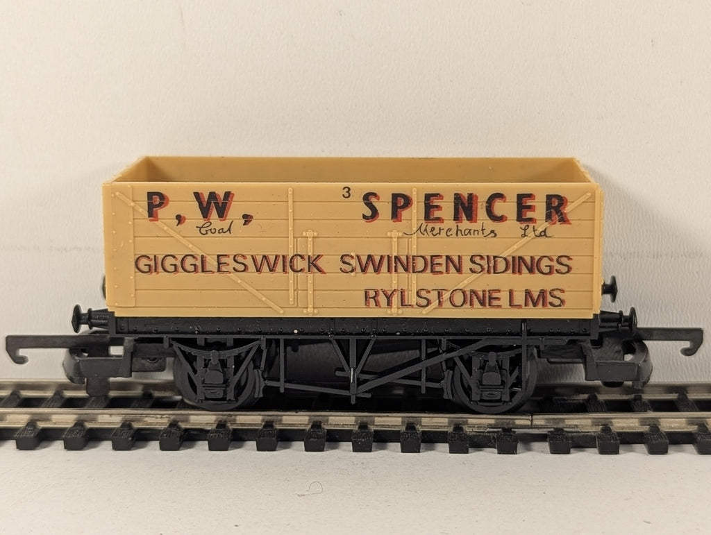 Lima OO Gauge P.W. Spencer 5-Plank Open Wagon Goods Wagon 3 P.W. Spencer Yellow