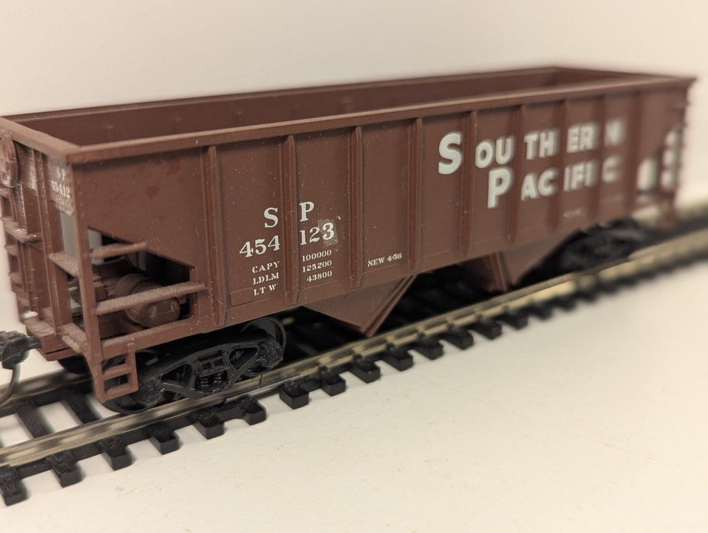 Walthers Trainline HO Gauge Southern Pacific 2-Bay Hopper Wagon
