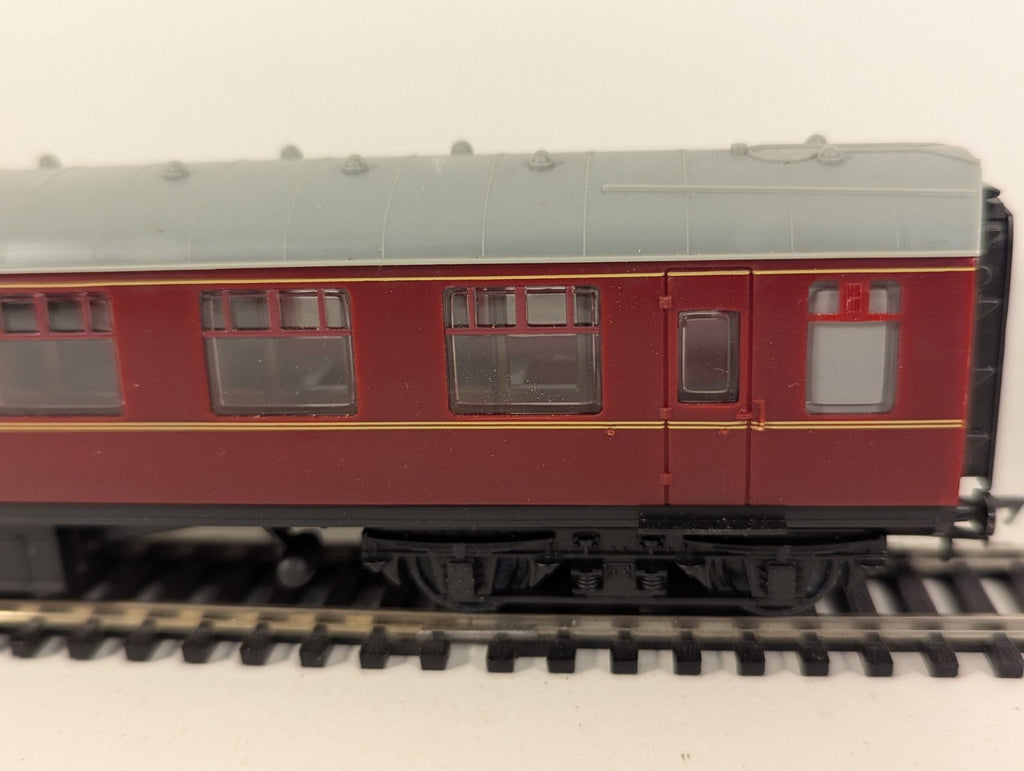 Hachette OO Gauge BR Mk1 Composite Corridor Coach Maroon (Needs a Clean)