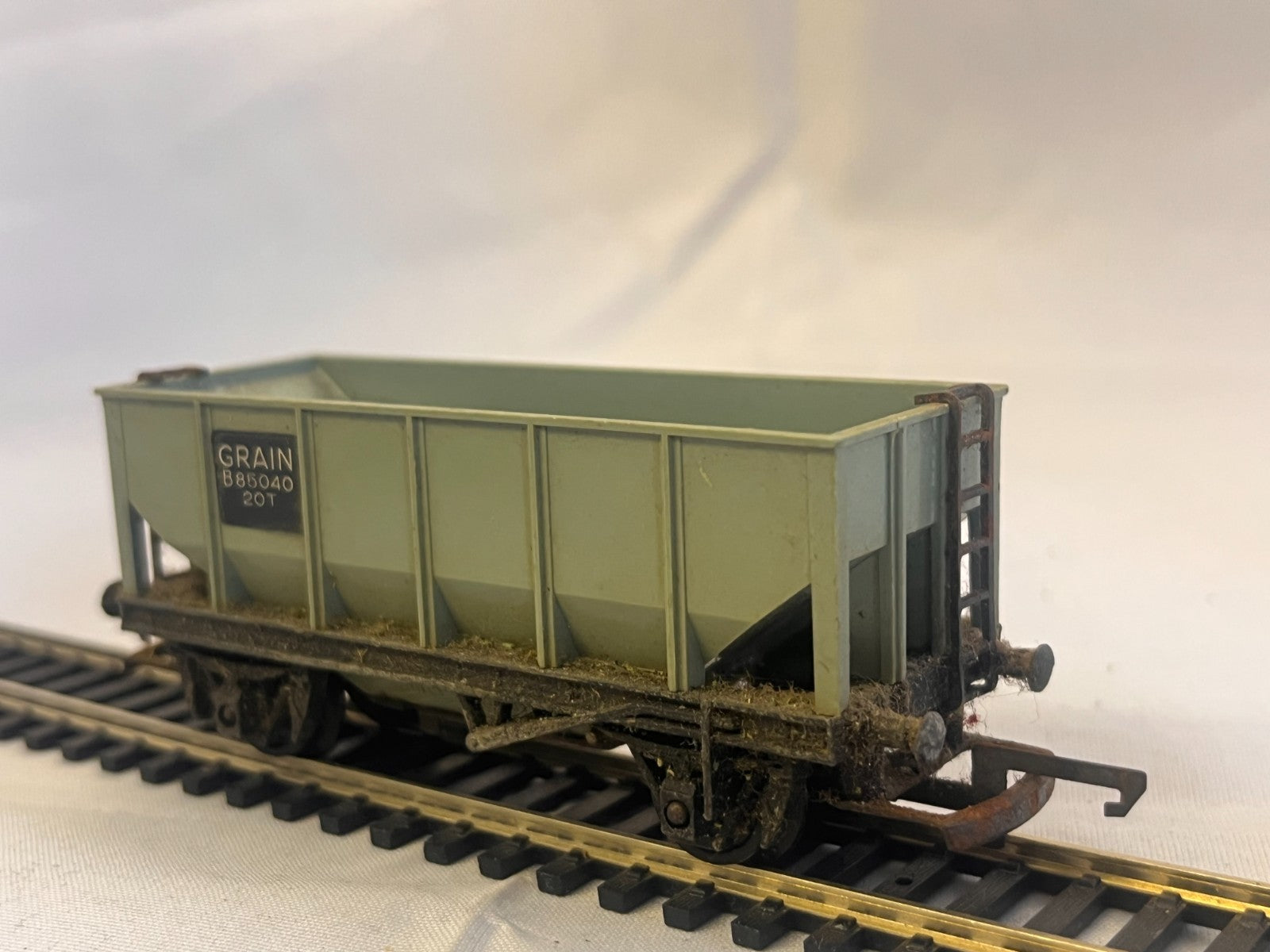 Tri-ang Hornby OO Gauge R215 Bulk Grain Wagon