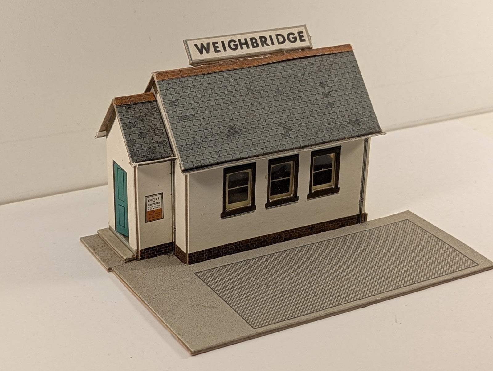 Superquick A8 OO/HO Gauge Weighbridge Station Kit