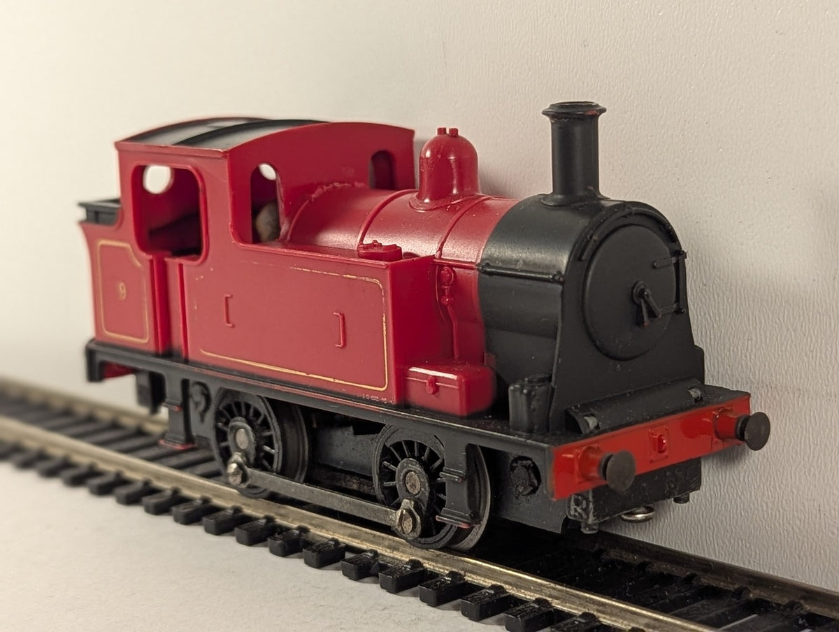 Tri-ang OO Gauge 0-4-0 Tank Locomotive Steam Locomotive 9 Red