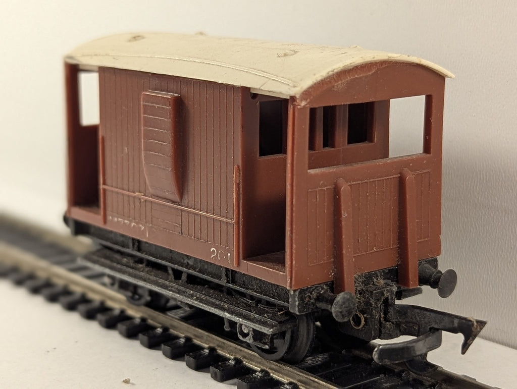 Tri-ang OO Gauge LMS 20 Ton Goods Brake Van M77031 Brown R16