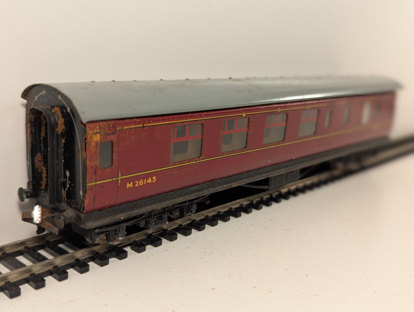Hornby Dublo OO Gauge Maroon Brake Third Corridor Coach