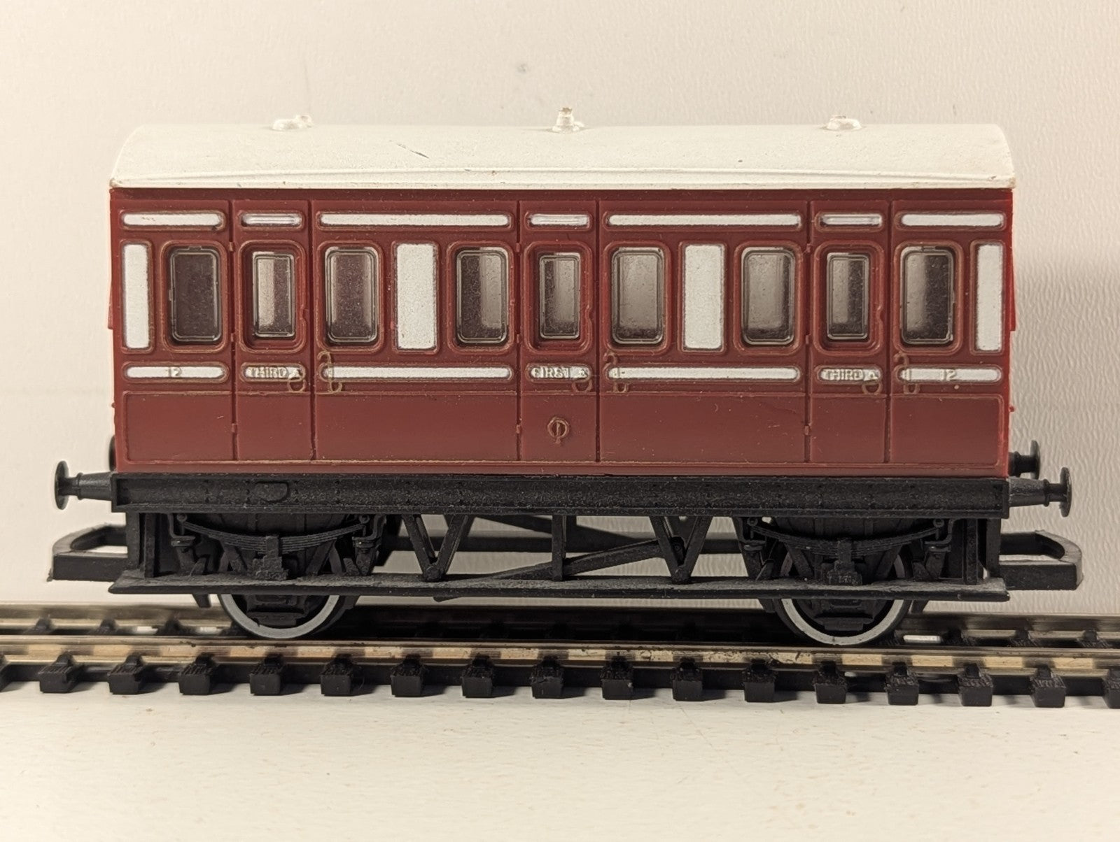 Hornby OO Gauge Caledonian Railway 4-Wheel Composite Coach Passenger