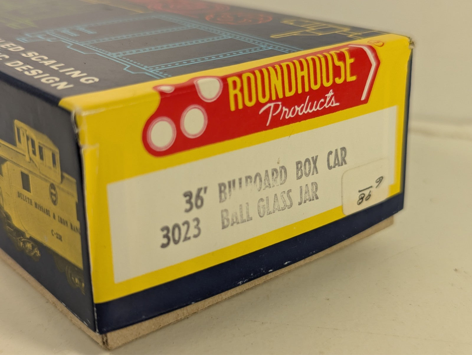Roundhouse Products 3023 36' Billboard Box Car Kit HO Scale - Boxed
