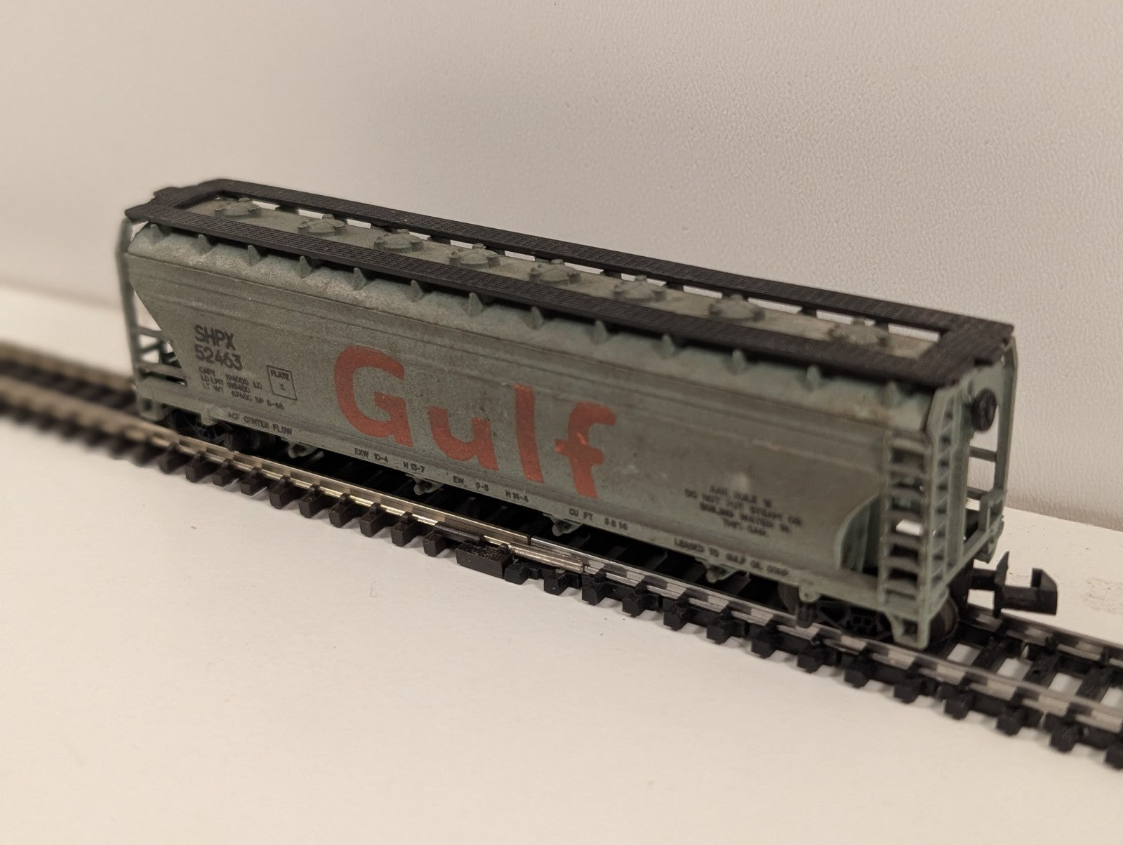 Atlas 4-Bay ACF Centerflow Covered Hopper – “Gulf” SHPX 52463 – N Scale