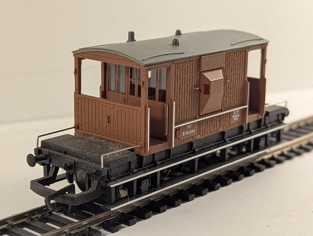 Hornby OO Gauge BR 20 Ton Brake Van B952045 BR Bauxite R6287