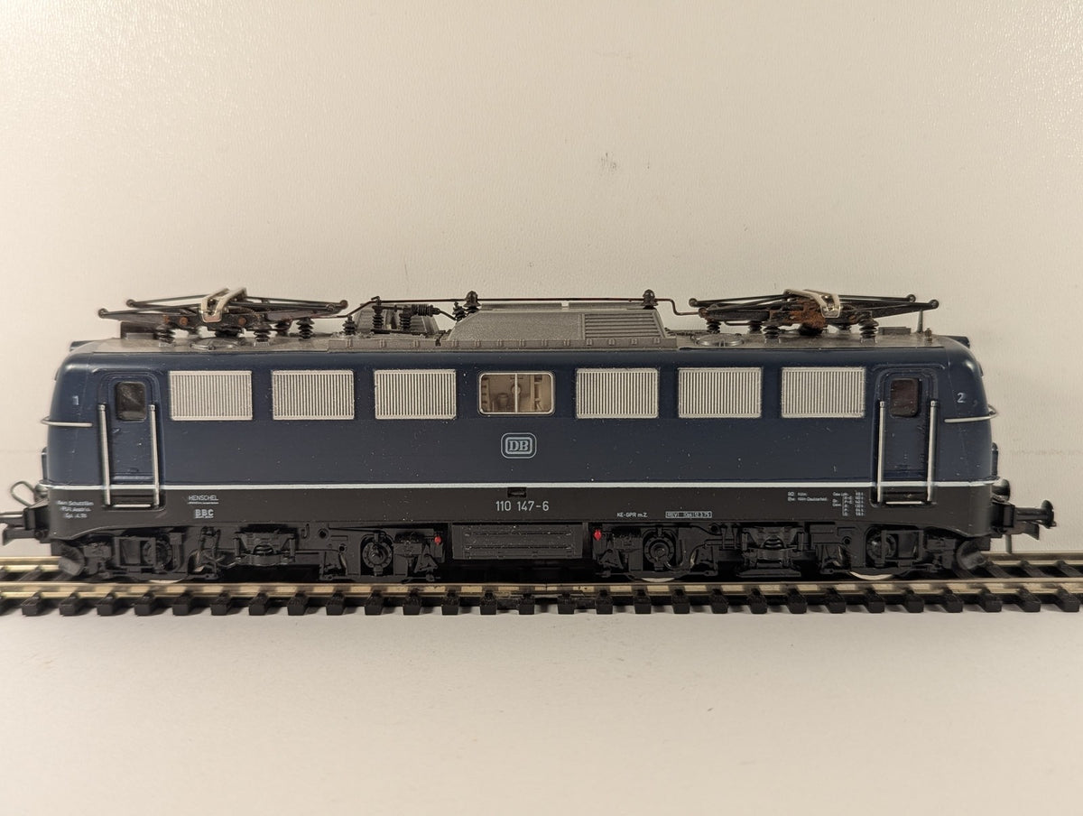 Roco HO Gauge DB Class 110 Electric Locomotive 110 147-6 DB Blue 4135A