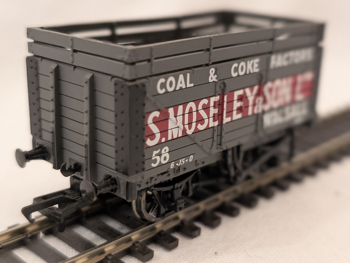 Bachmann Branchline OO Gauge 37-180 S Moseley & Son 7 Plank Wagon