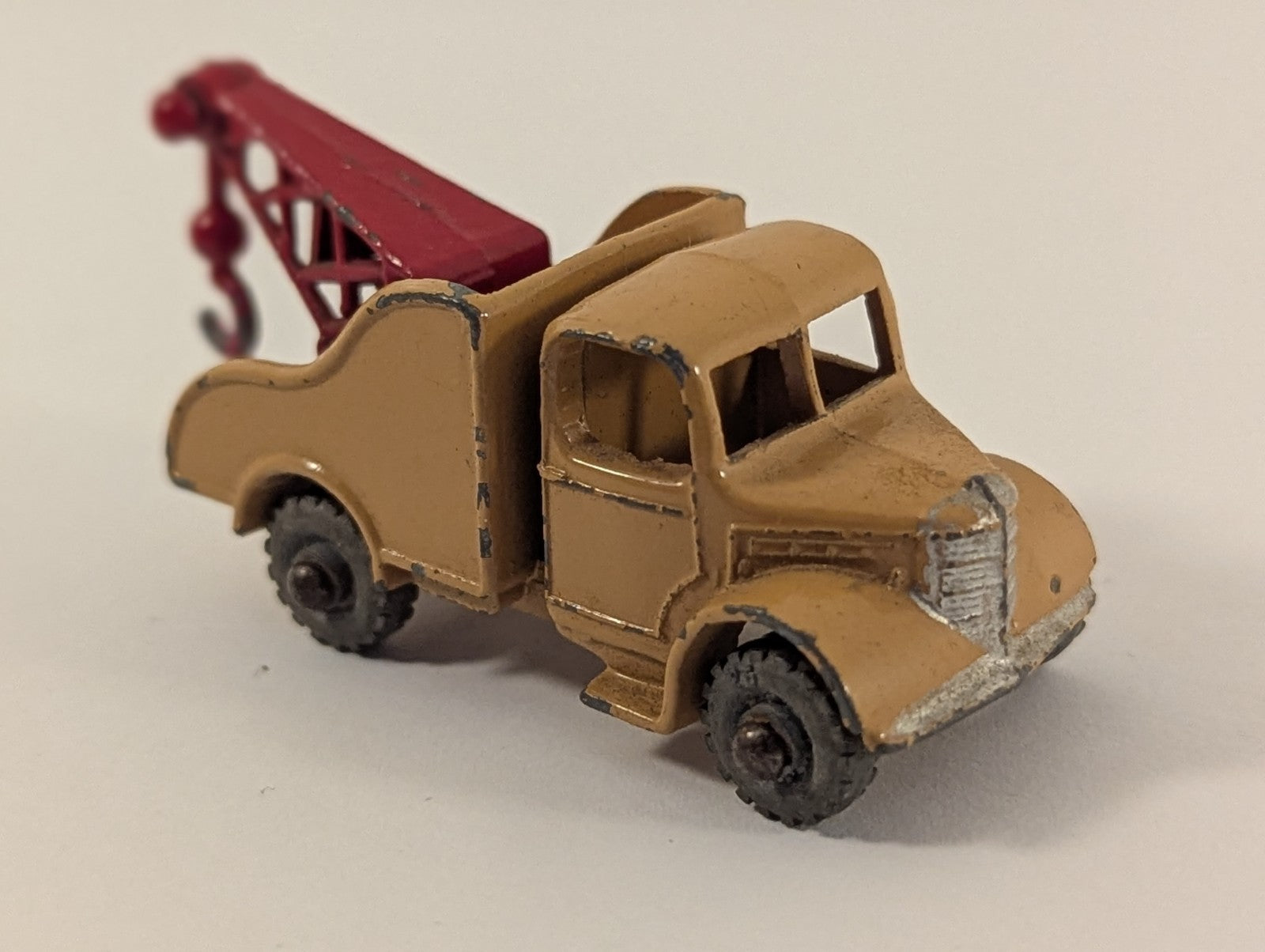 Lesney Matchbox No. 13a Bedford Wreck Truck Tan Red Crane