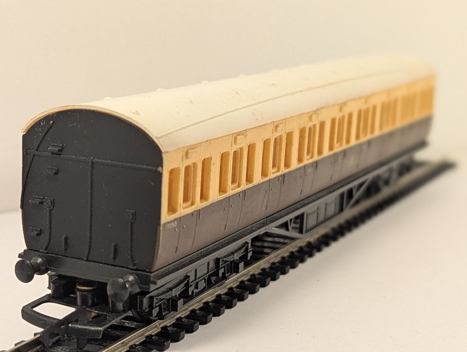 Graham Farish OO Gauge GWR Compartment Coach 7053