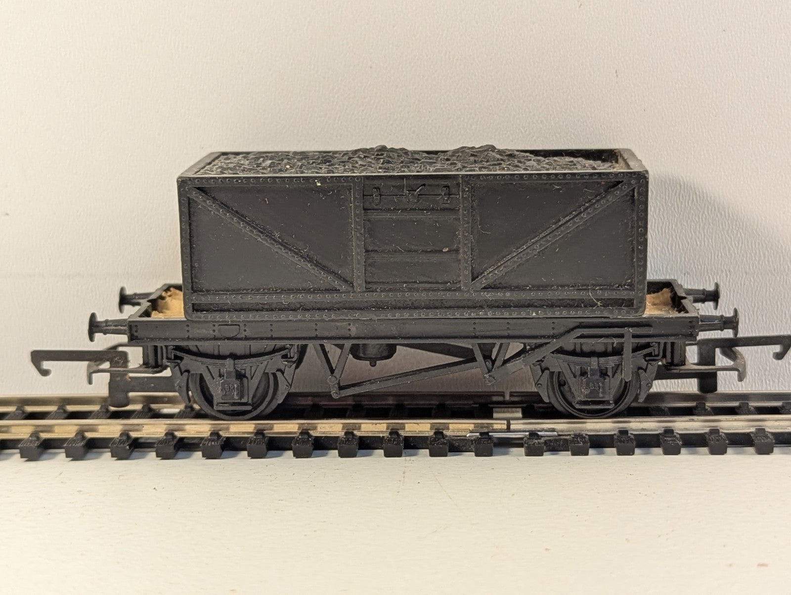 Tri-ang R577A OO Gauge 7-Plank Open Wagon