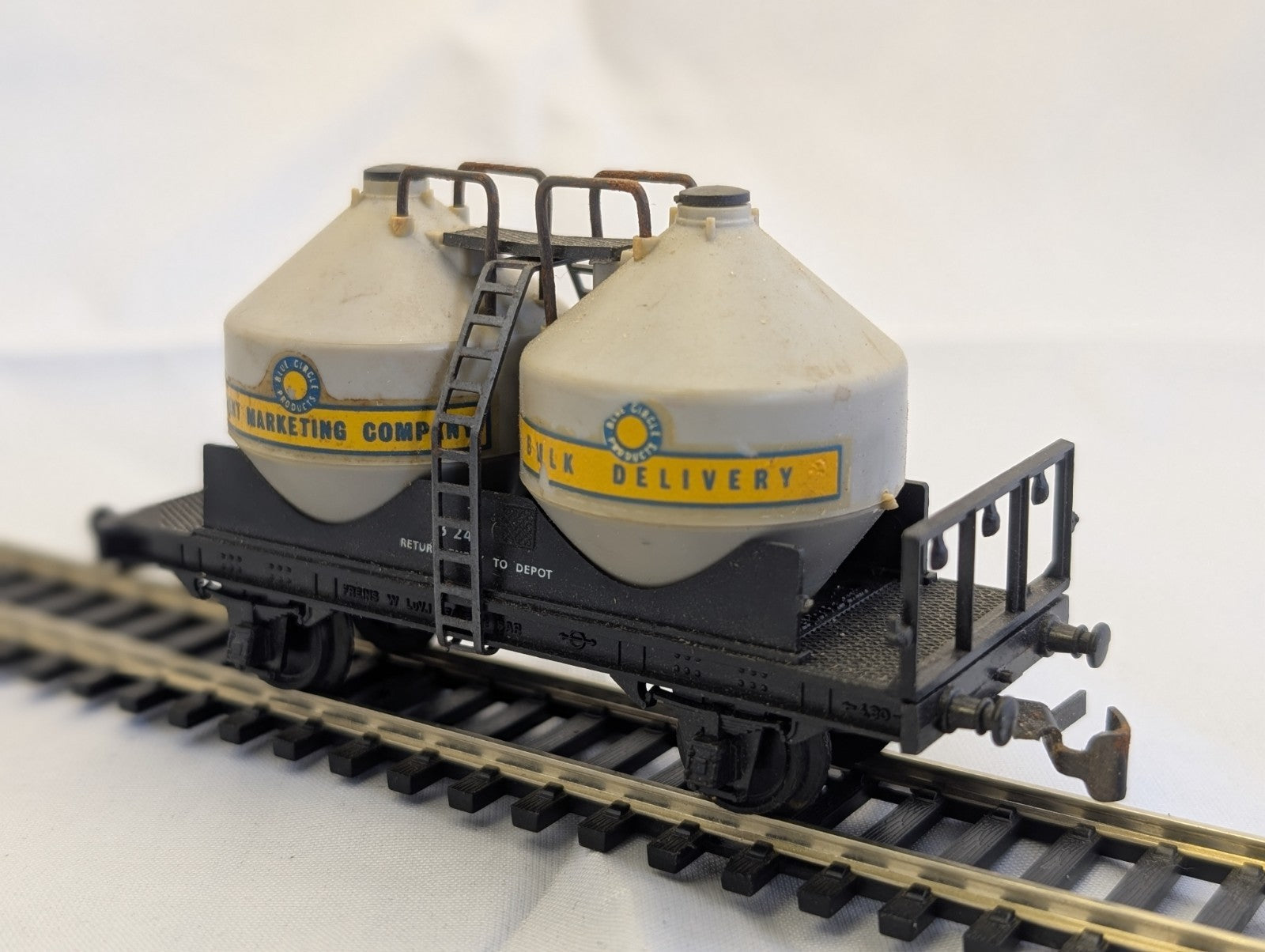 Playcraft Railways P642 Twin Silo Bulk Cement Wagon