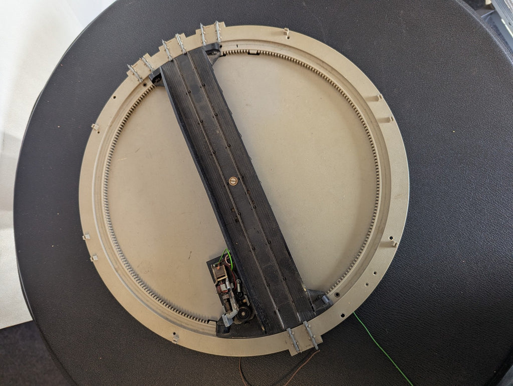 Hornby OO Gauge Operating Turntable R410