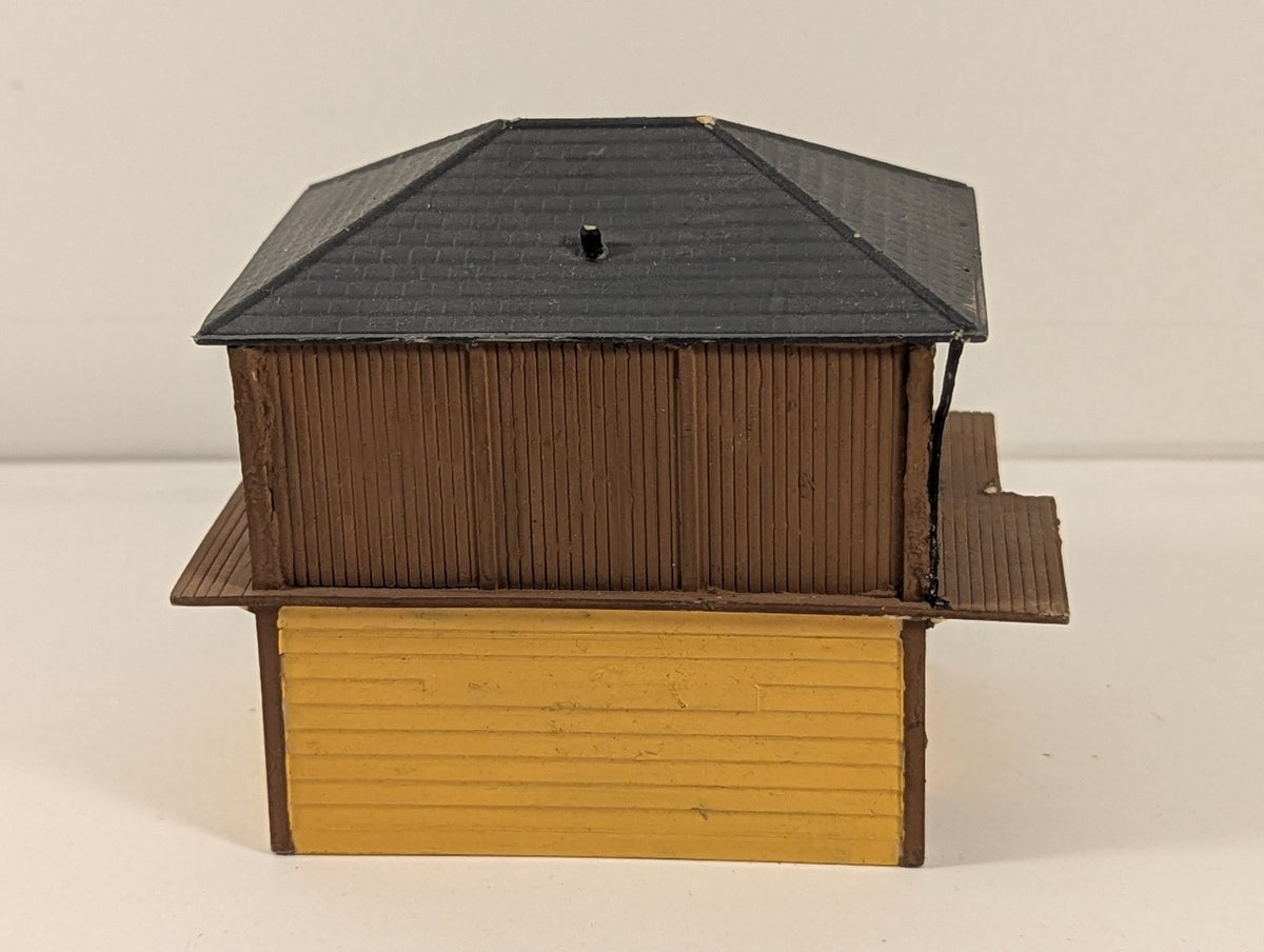 OO Gauge Timber Signal Box Brown and Yellow