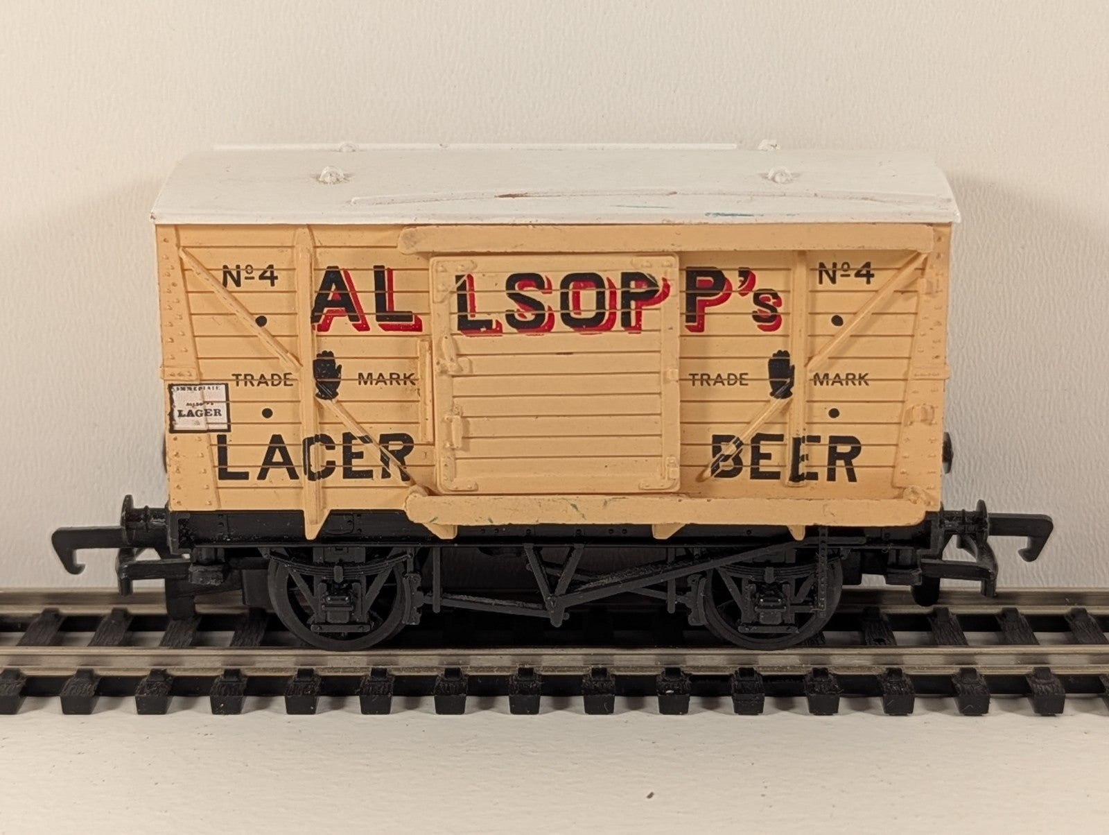 Hornby OO Gauge LMS 20T Brake Van 730386