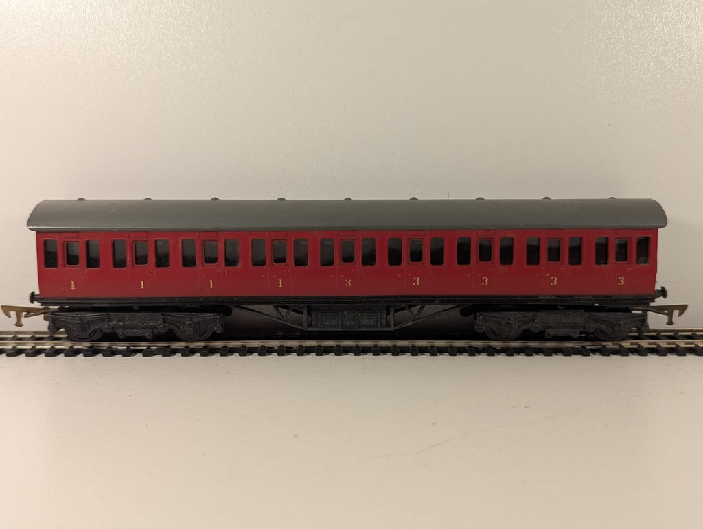 Graham Farish OO Gauge LMS 57ft Non-Corridor Composite Coach