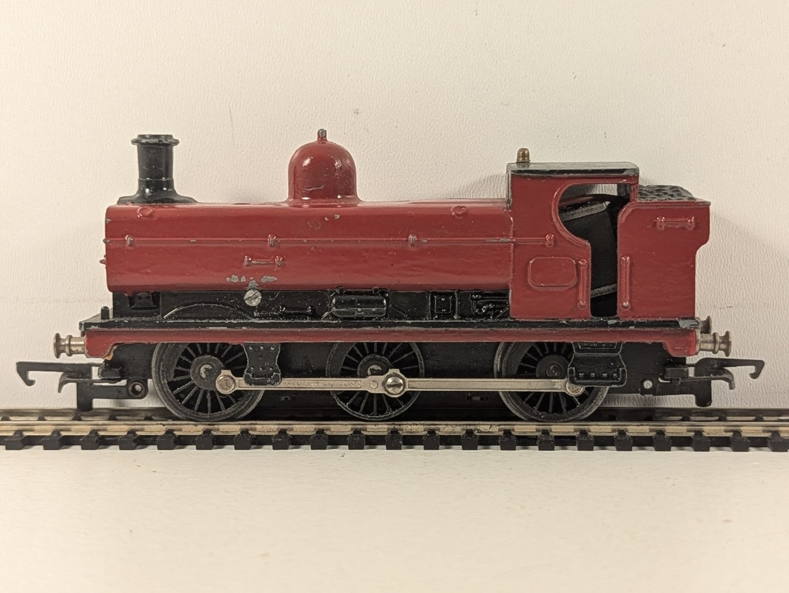 Gaiety Models OO Gauge Pannier Tank 0-6-0 - Repainted London Transport Red