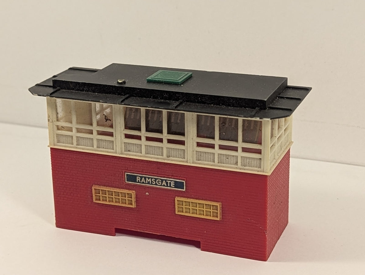 Tri-ang OO Gauge Modern Signal Box Red & Cream R145