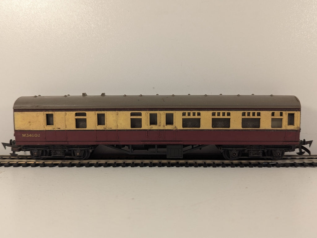 Tri-ang R28 OO Gauge Brake Third Coach
