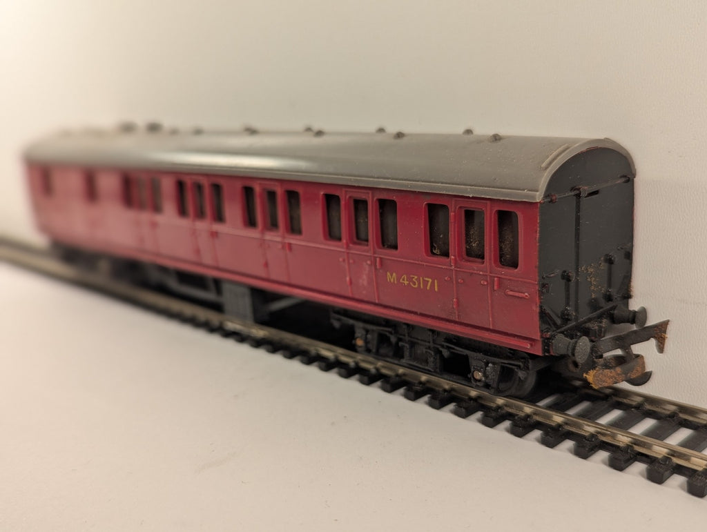 Tri-ang OO Gauge BR Suburban Brake Second Coach Passenger Coach M43171 BR Maroon