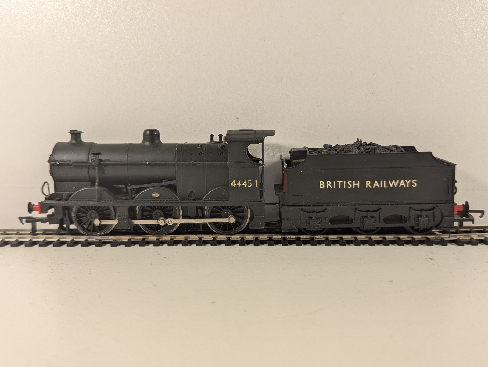 Airfix OO Gauge Fowler Class 4F 0-6-0 Steam Locomotive 44451 BR Black