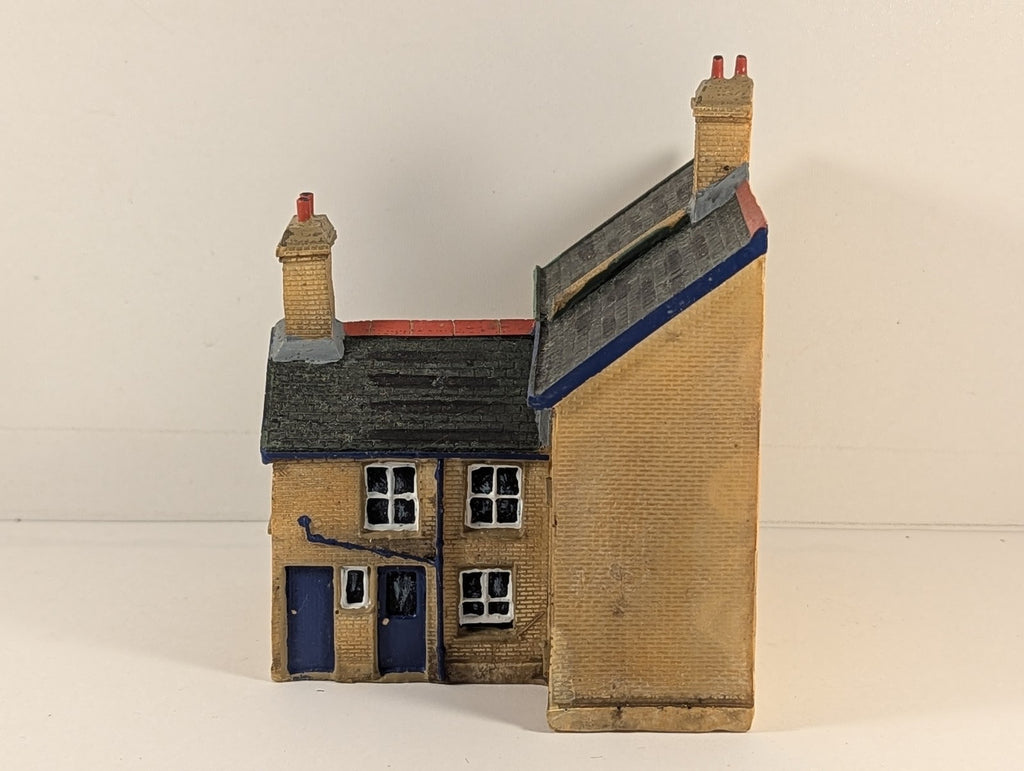 Hornby OO Gauge Skaledale Terraced House Backs Model Railway Building R8642