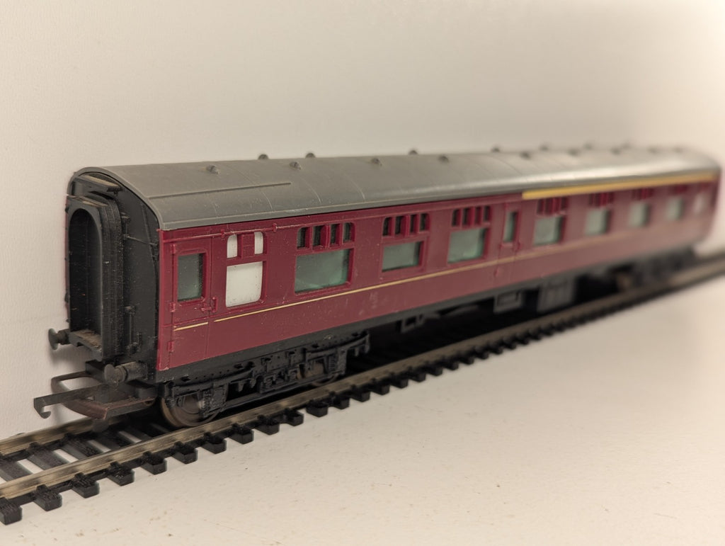 Tri-ang OO Gauge BR Maroon Mk1 Corridor Coach