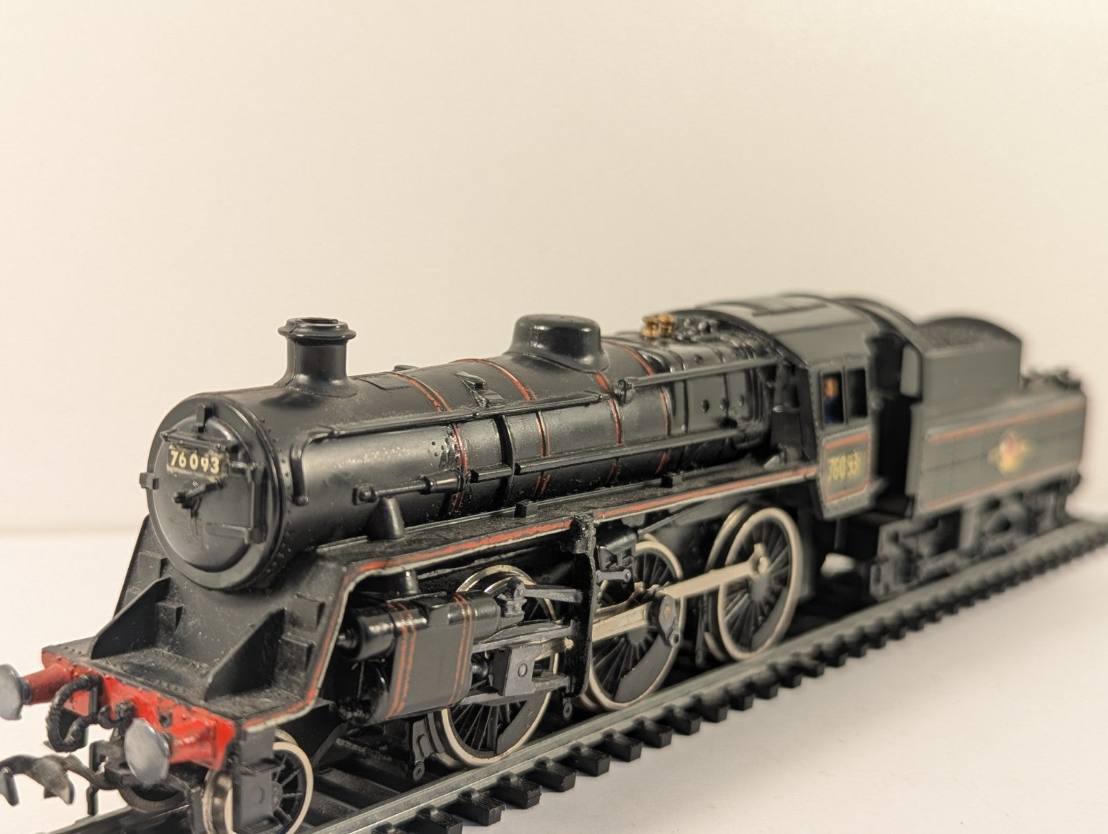Mainline OO Gauge Standard Class 4MT Renumbered Poor Runner