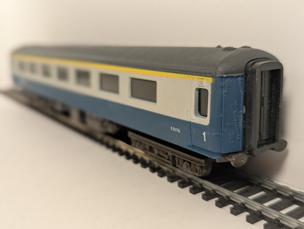 Airfix OO Gauge MkII First Class Coach Passenger Coach E3170 BR Blue & Grey