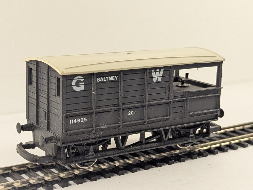Hornby OO Gauge GWR 20 Ton Brake Van 'Saltney' 114925 GWR Grey R016