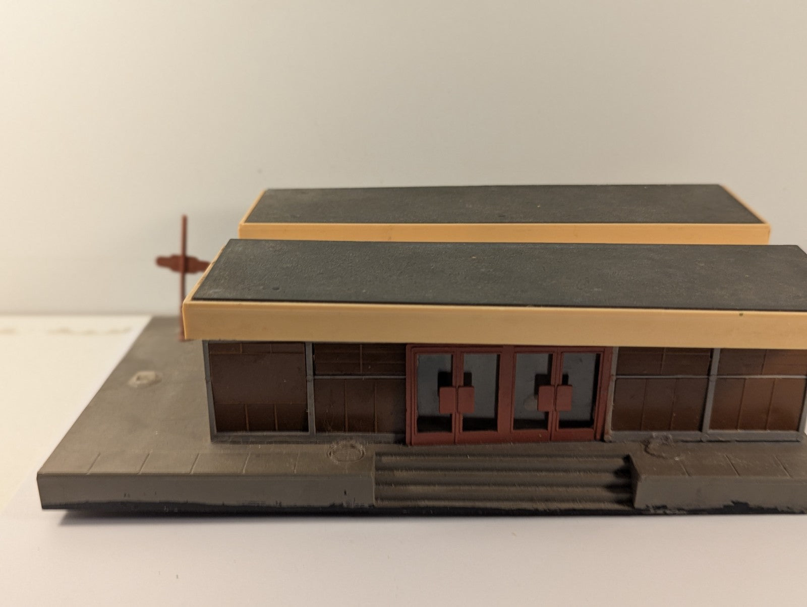Playcraft OO/HO Gauge Macclesfield British Railways CLASP Style Station Building