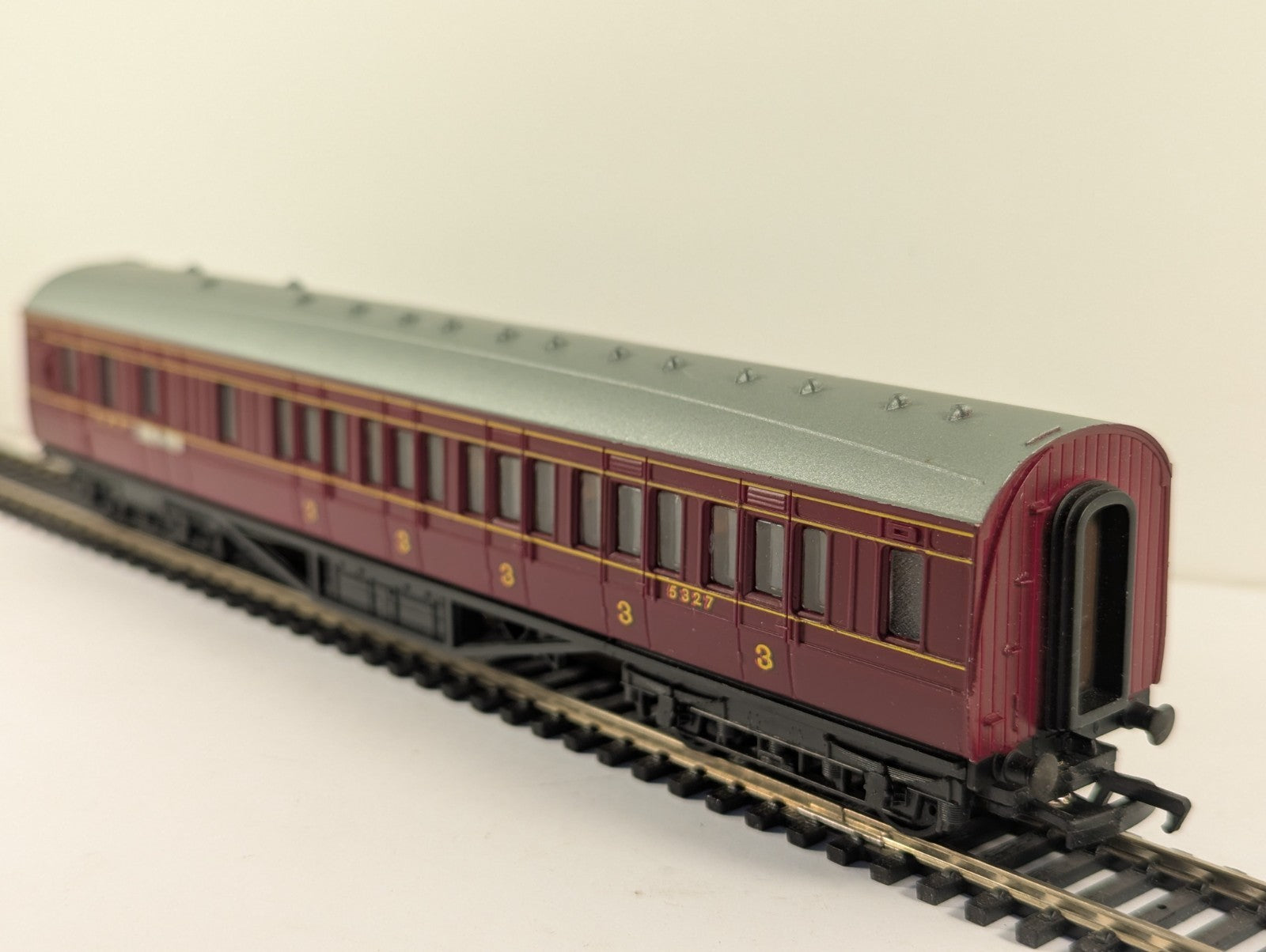 Mainline 37-109 OO Gauge LMS 57ft1st/3rd Class Corridor BrakeCoach Crimson Boxed
